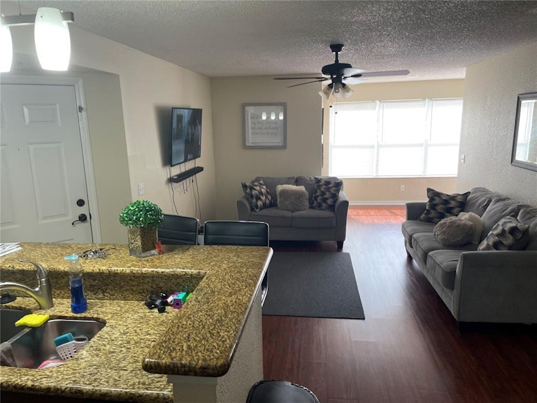 Photo 21 of 44 - 5168 Conroy Rd #25, Orlando, FL 32811