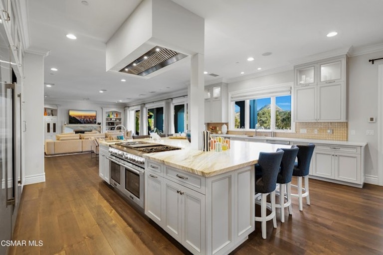 Photo 16 of 80 - 208 W Stafford Rd, Thousand Oaks, CA 91361