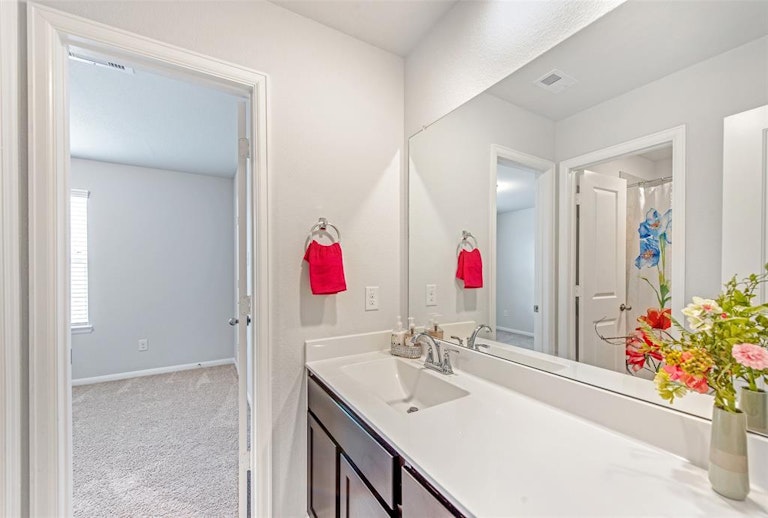 Photo 32 of 46 - 4940 Birchwood Bluff Ln, Rosharon, TX 77583