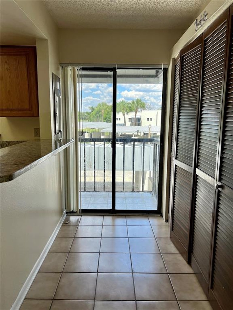 Photo 26 of 55 - 1823 Village Ct #1823, Mulberry, FL 33860