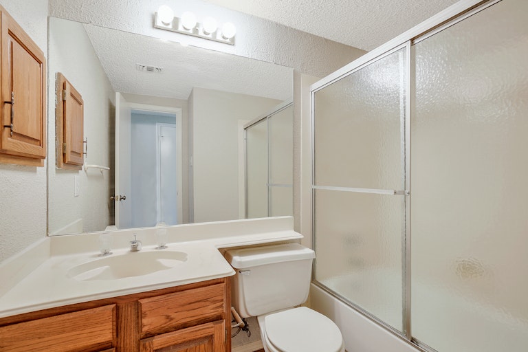 Photo 20 of 27 - 2316 Hollybush Ln, Bedford, TX 76021
