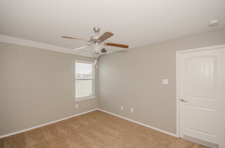Photo 22 of 30 - 951 Crockett Dr, Lavon, TX 75166