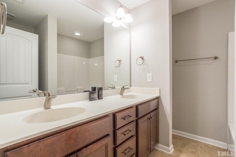 Photo 19 of 26 - 5510 Nur Ln, Raleigh, NC 27606