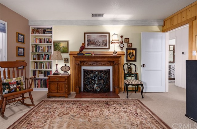Photo 34 of 38 - 555 W 11th St, Claremont, CA 91711