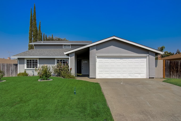 Photo 1 of 35 - 8208 Newbridge Way, Citrus Heights, CA 95610