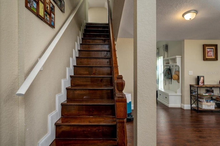 Photo 18 of 30 - 1802 Lenna Ave, Seffner, FL 33584