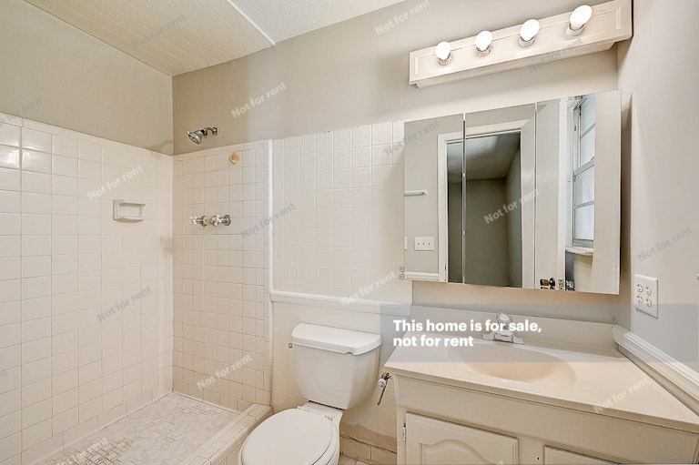 Photo 8 of 38 - 6382 Johnnie Cir W, Jacksonville, FL 32244