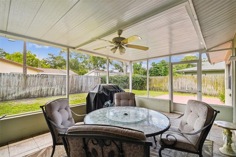 Photo 23 of 27 - 2847 65th Way N, Saint Petersburg, FL 33710