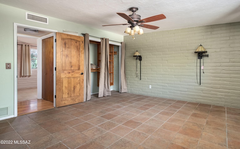 Photo 18 of 31 - 2515 N Rising Star Trl, Tucson, AZ 85745