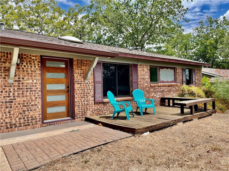Photo 1 of 35 - 5409 Wellington Dr, Austin, TX 78723