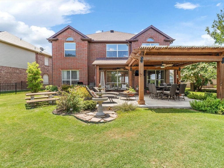 Photo 33 of 38 - 4133 Walnut Creek Ct, Fort Worth, TX 76137