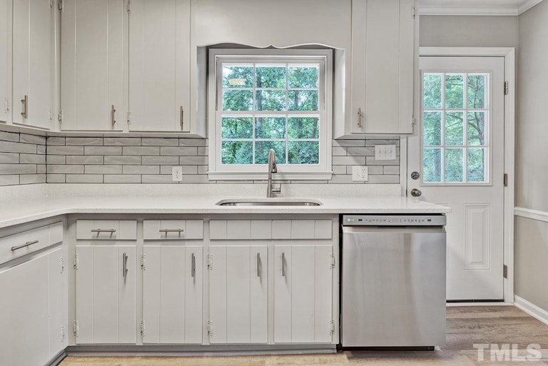 Photo 11 of 29 - 4700 Winterlochen Rd, Raleigh, NC 27603