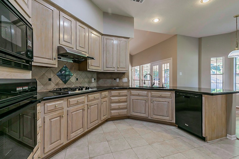 Photo 2 of 32 - 1603 Berkoff Dr, Sugar Land, TX 77479