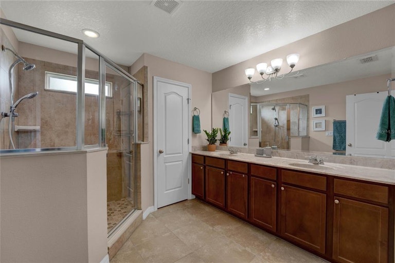 Photo 11 of 36 - 1033 Wood Cv, Kissimmee, FL 34743