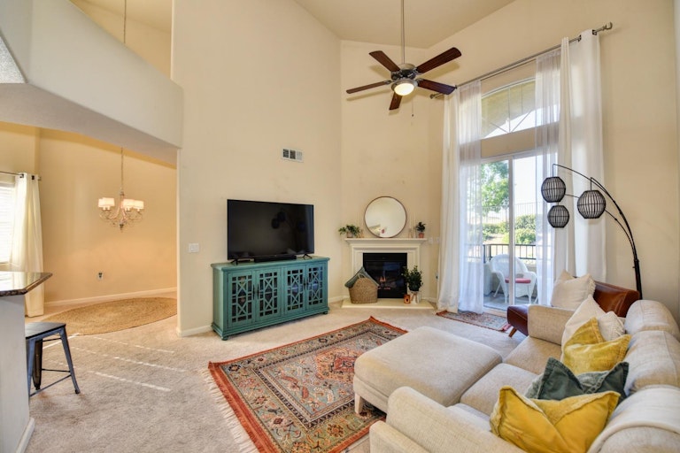 Photo 6 of 40 - 1000 Moon Cir #1026, Folsom, CA 95630