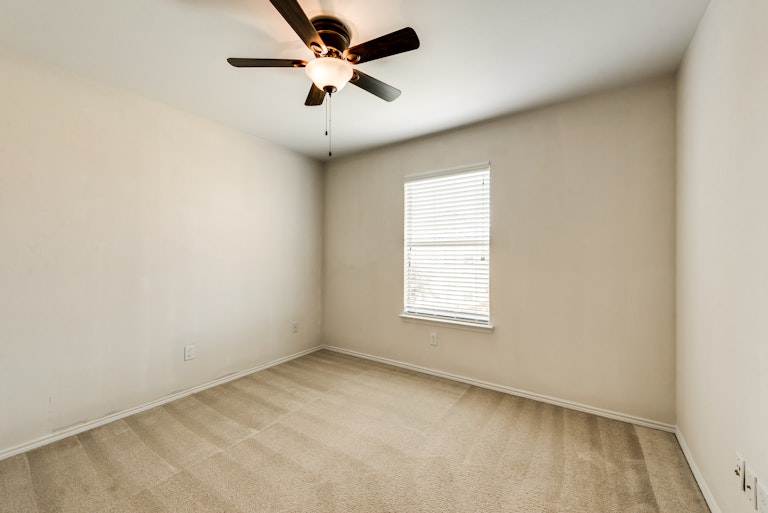 Photo 21 of 33 - 9909 Chadbourne Rd, Fort Worth, TX 76244