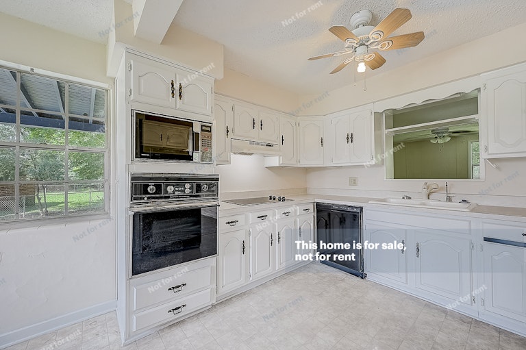 Photo 20 of 34 - 6844 Renee Ter, Jacksonville, FL 32216