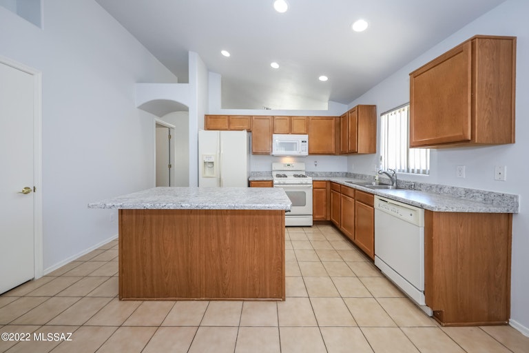 Photo 7 of 36 - 3372 S Desert Promenade Rd, Tucson, AZ 85735