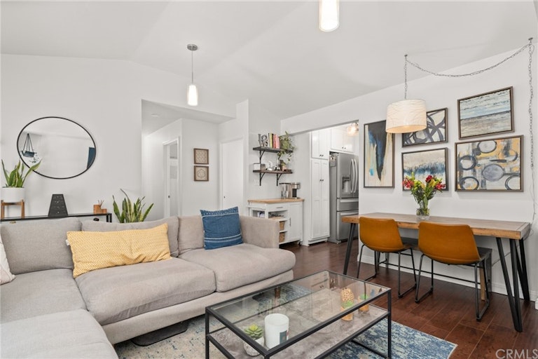 Photo 6 of 33 - 596 E 67th St, Inglewood, CA 90302