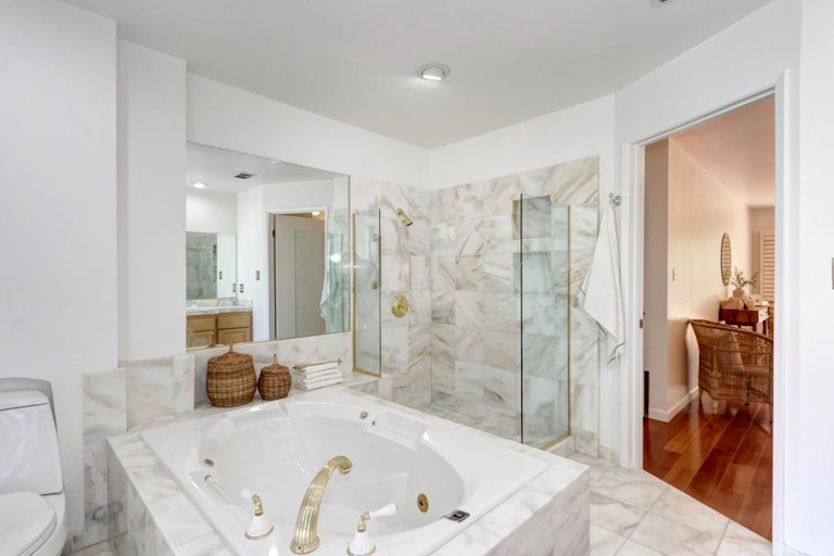 Photo 45 of 70 - 4040 Crondall Dr, Sacramento, CA 95864