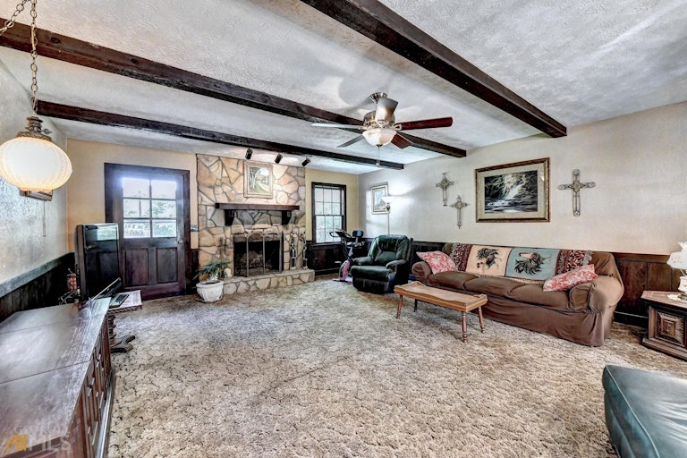 Photo 8 of 39 - 3371 San Antonio Dr, Snellville, GA 30039