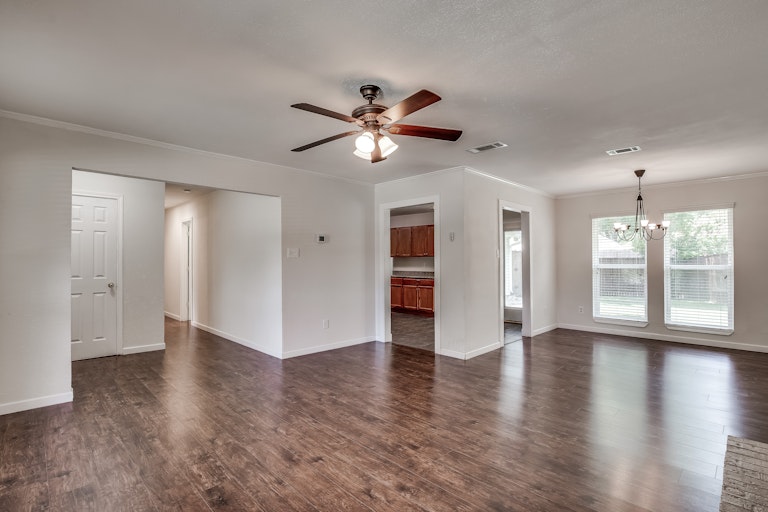 Photo 3 of 32 - 207 Cherrybark Dr, Coppell, TX 75019