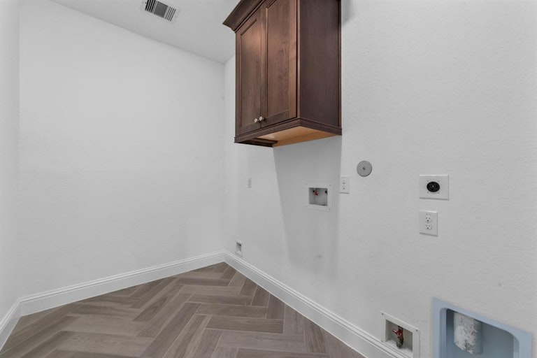 Photo 12 of 38 - 5922 Arcola Meadow Ct, Houston, TX 77059