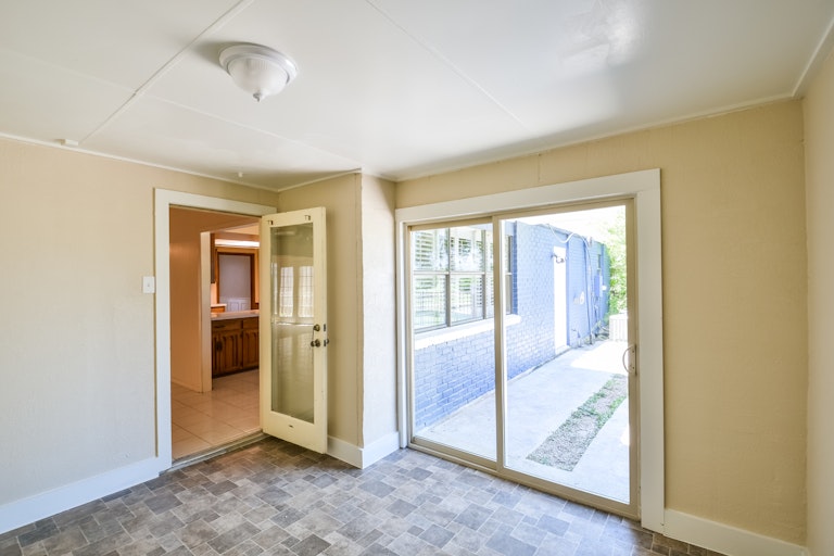 Photo 17 of 25 - 5801 Winterhaven Dr, Windcrest, TX 78239