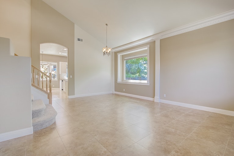 Photo 14 of 41 - 1400 Musgrave Dr, Roseville, CA 95747