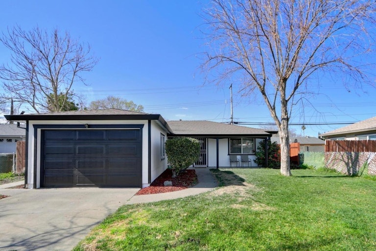 Photo 2 of 28 - 6235 Whitecliff Way, North Highlands, CA 95660