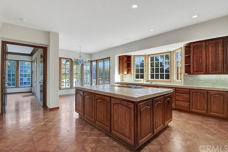 Photo 15 of 35 - 9 Leesbury Ct, Newport Beach, CA 92660