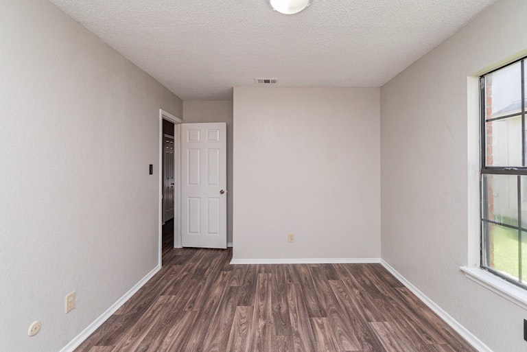 Photo 19 of 23 - 507 Redbud Dr, Forney, TX 75126