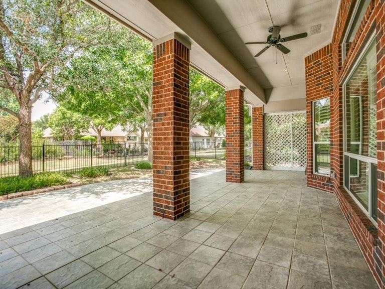 Photo 32 of 40 - 10405 Downing Dr, Denton, TX 76207