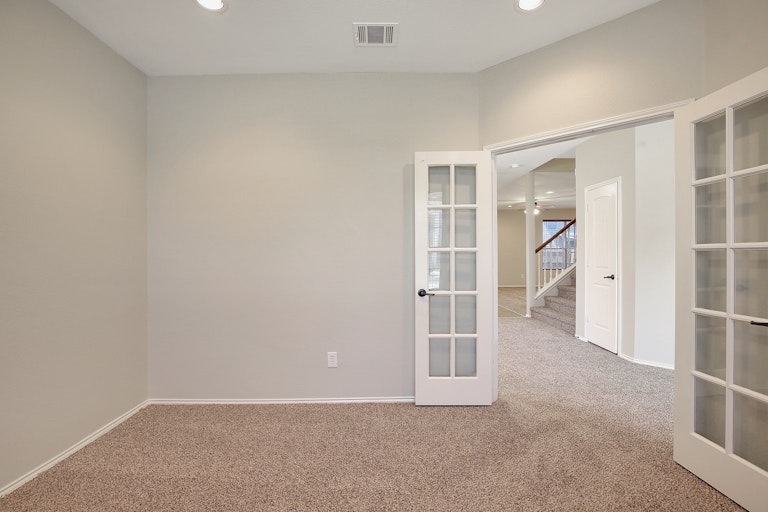 Photo 16 of 32 - 8501 Star Thistle Dr, Fort Worth, TX 76179