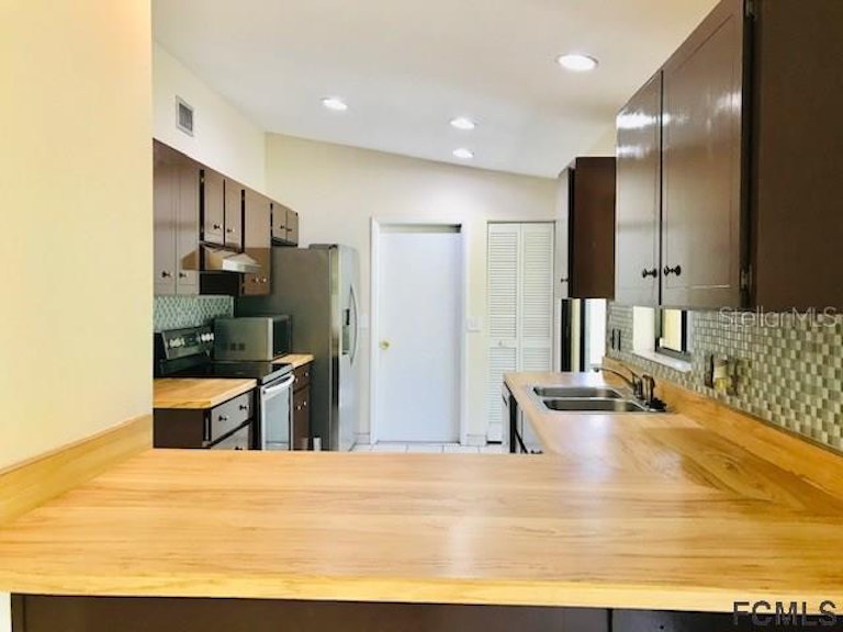 Photo 8 of 26 - 43 Bayside Dr, Palm Coast, FL 32137
