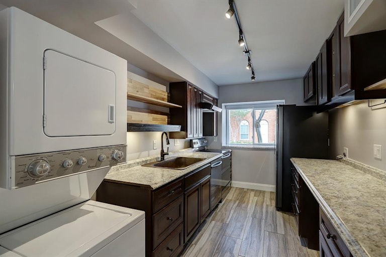 Photo 21 of 42 - 12643 Rip Van Winkle Dr, Houston, TX 77024