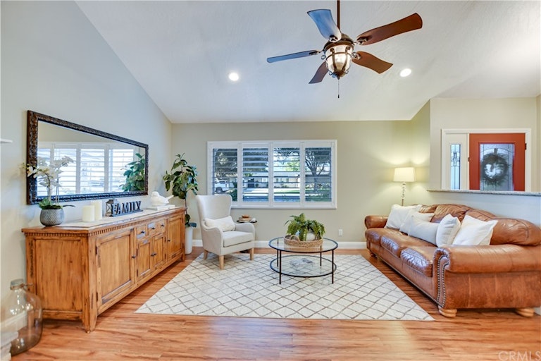 Photo 7 of 50 - 1986 Peyton Rd, La Verne, CA 91750