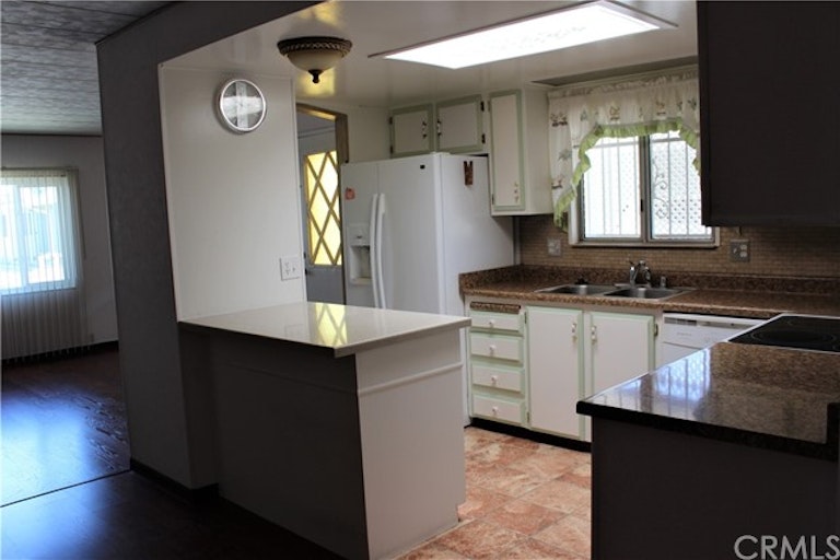 Photo 6 of 16 - 1655 Vista Grande Dr, Hemet, CA 92543