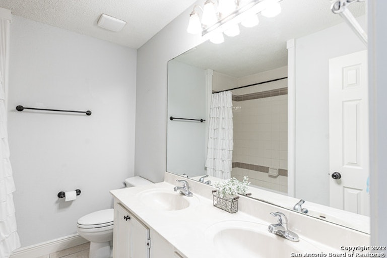Photo 34 of 40 - 5207 Pine Lake Dr, San Antonio, TX 78244
