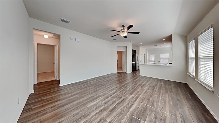 Photo 3 of 13 - 4014 Villawood Trl, Forney, TX 75126