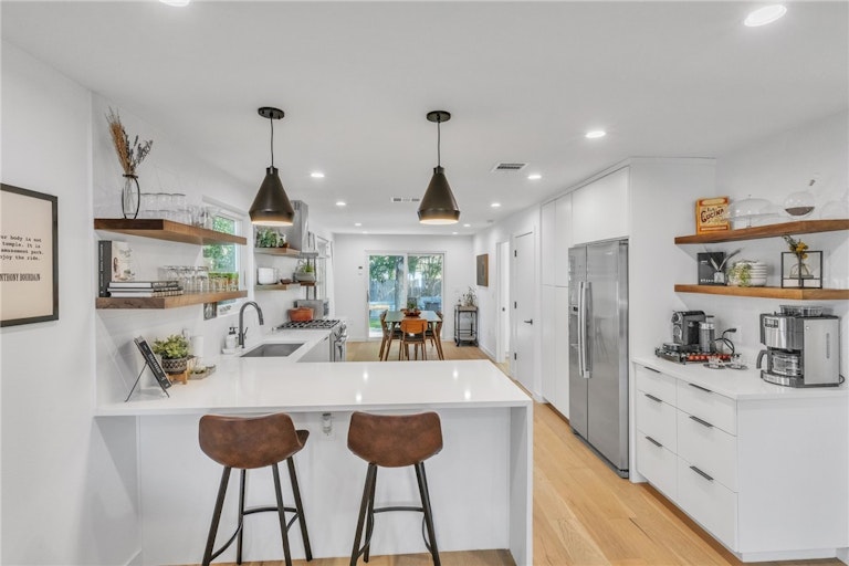 Photo 6 of 25 - 3014 E 12th St, Austin, TX 78702