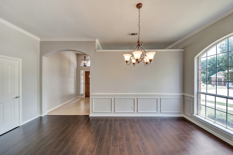Photo 4 of 26 - 12601 Sweet Bay Dr, Euless, TX 76040