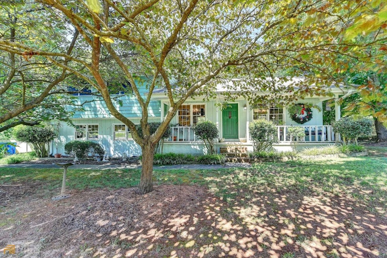 Photo 7 of 39 - 3371 San Antonio Dr, Snellville, GA 30039