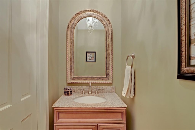 Photo 11 of 20 - 3235 Bellefontaine St, Houston, TX 77025