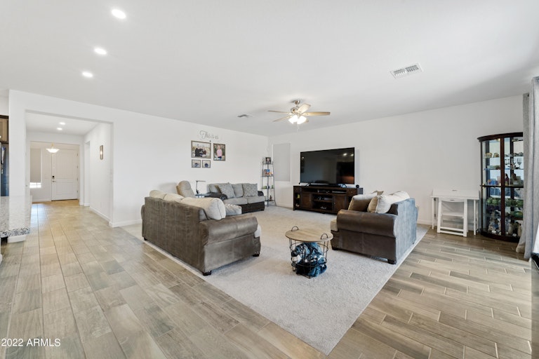 Photo 3 of 20 - 1135 E Barrus Dr, Casa Grande, AZ 85122