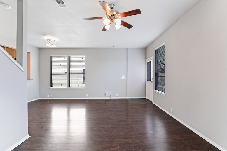 Photo 11 of 25 - 4128 Macy Ln, Fort Worth, TX 76244
