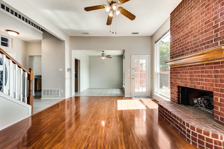 Photo 5 of 30 - 2441 Creekhaven Dr, Flower Mound, TX 75028