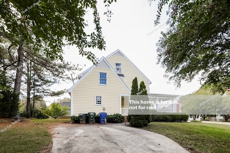Photo 20 of 24 - 1716 Carrington Dr, Raleigh, NC 27615