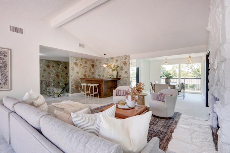 Photo 31 of 70 - 4040 Crondall Dr, Sacramento, CA 95864