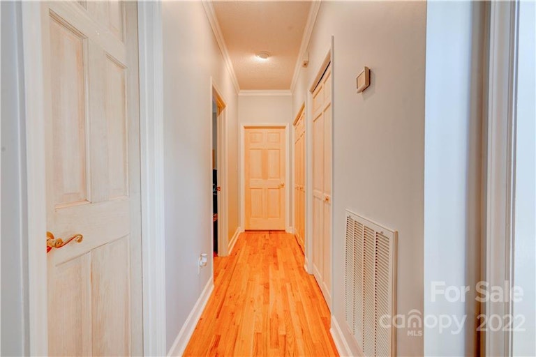 Photo 23 of 32 - 103 Medallion Ct, Gastonia, NC 28056